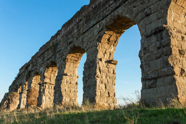 image of roman aqueduct