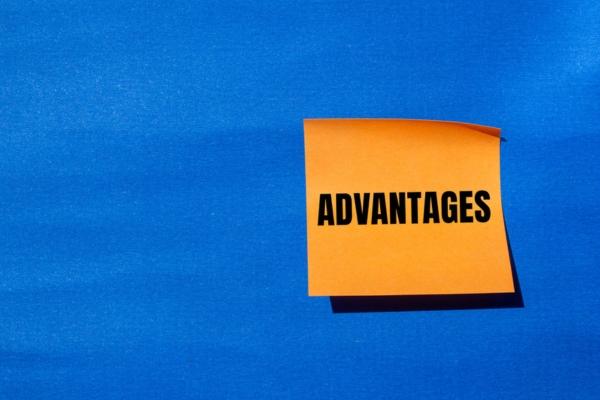 advantages on an orange sticky note depicting ductless air conditioning systems